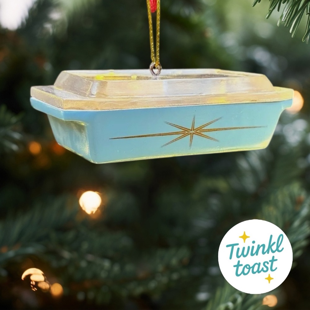 Pyrex-Inspired Starburst Space Saver Casserole Ornament
- Retro Holiday Decor